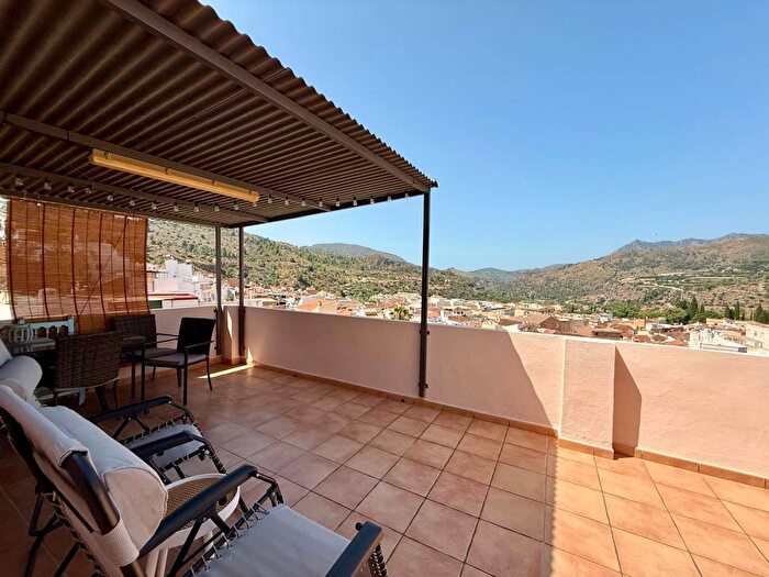 Casa en venta en Vélez de Benaudalla, Granada de 4 habitaciones