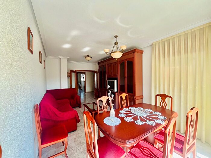 Casas en venta y pisos alquiler - 1