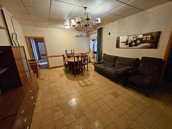 Casas en venta y pisos alquiler - 1