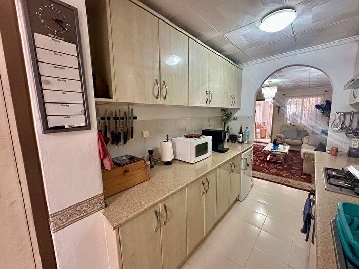 Casas en venta y pisos alquiler - 2