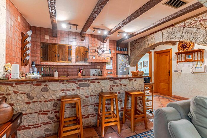 Casas en venta y pisos alquiler - 3