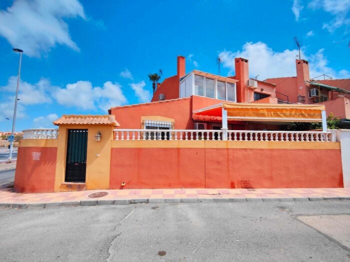 Casa en venta en Nueva Torrevieja Aguas Nuevas, Aguas Nuevas de 3 habitaciones