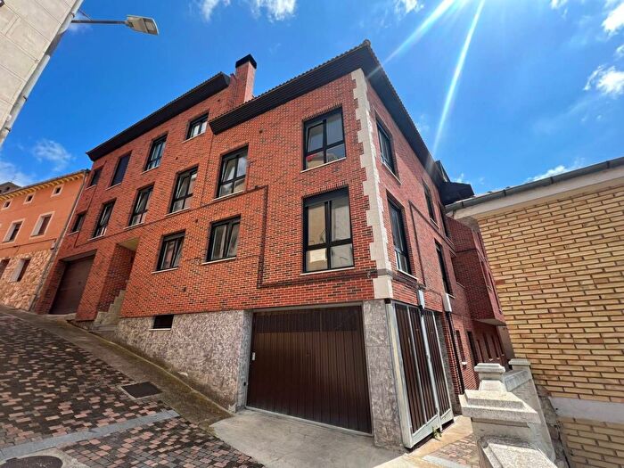 Casas en venta y pisos alquiler - 1