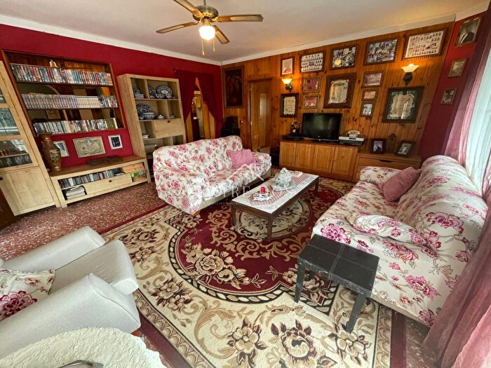 Casas en venta y pisos alquiler - 1