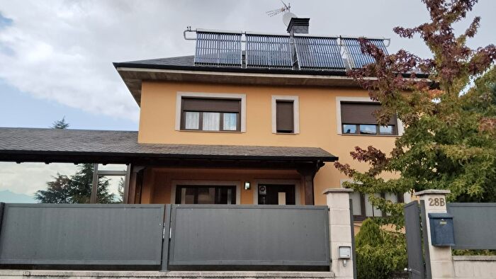 Casa en venta en Urbanización Patricia Campo, Ponferrada de 4 habitaciones