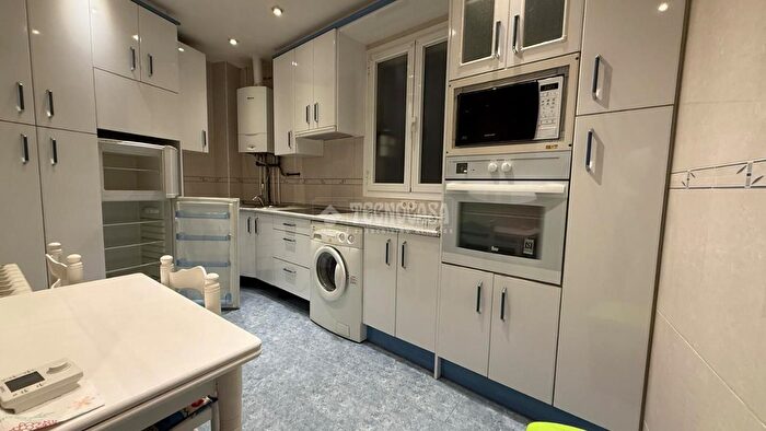 Casas en venta y pisos alquiler - 3