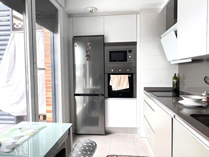 Casas en venta y pisos alquiler - 2