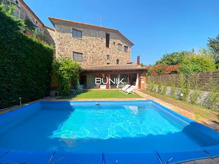 Casa en venta en Torrent Girona, Girona de 4 habitaciones