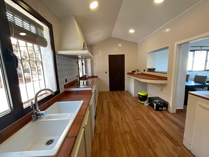 Casas en venta y pisos alquiler - 2
