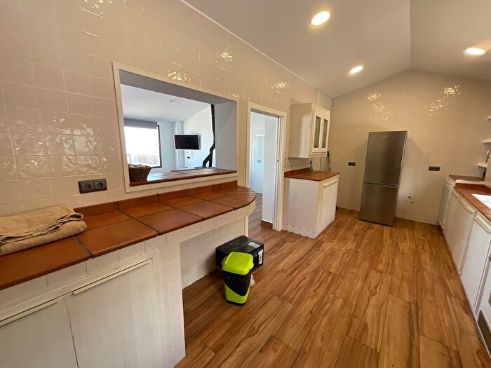 Casas en venta y pisos alquiler - 3