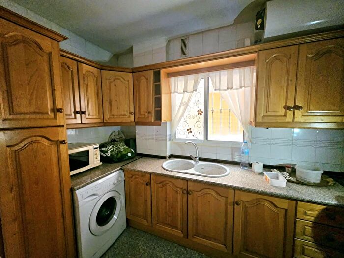 Casas en venta y pisos alquiler - 3
