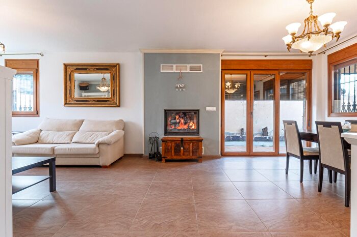 Casas en venta y pisos alquiler - 2
