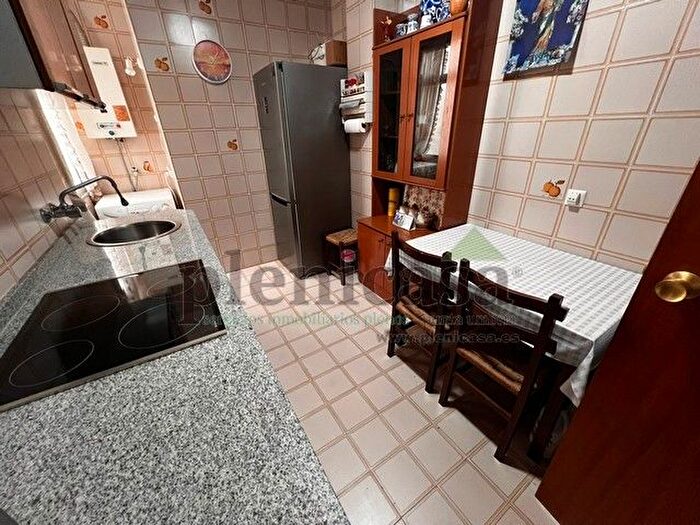 Casas en venta y pisos alquiler - 3
