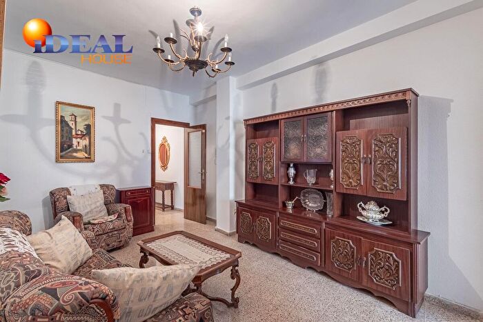 Casas en venta y pisos alquiler - 3