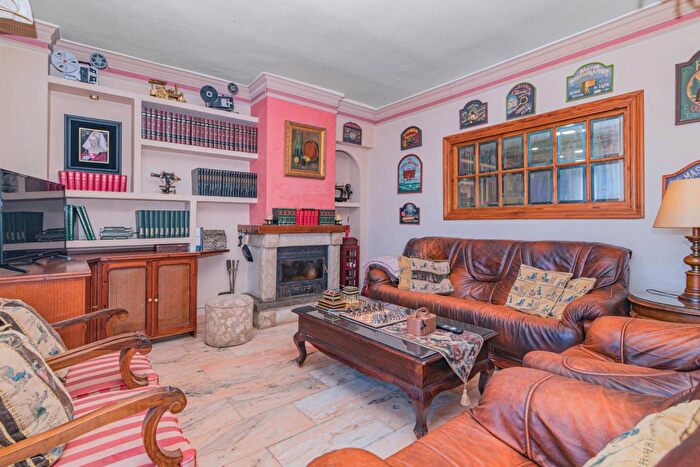 Casas en venta y pisos alquiler - 3