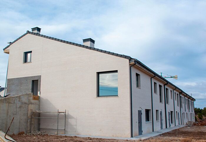 Casas en venta y pisos alquiler - 3