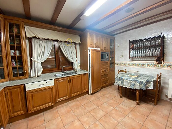 Casas en venta y pisos alquiler - 2