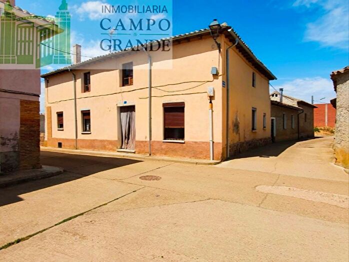 Casa en venta en Frechilla, Palencia de 3 habitaciones