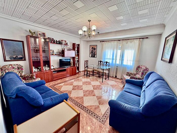 Casas en venta y pisos alquiler - 1