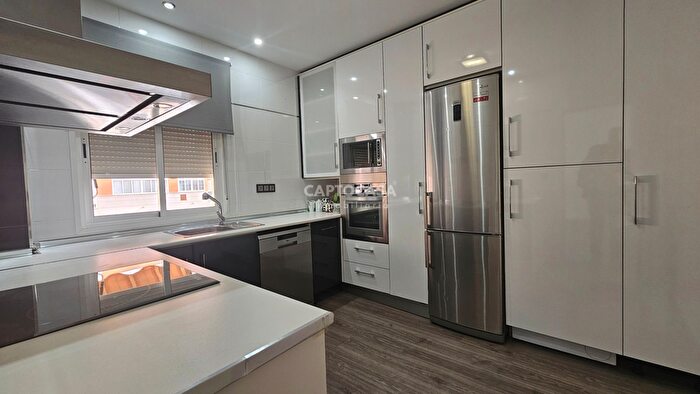 Casas en venta y pisos alquiler - 1