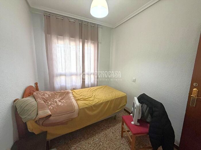 Casas en venta y pisos alquiler - 3