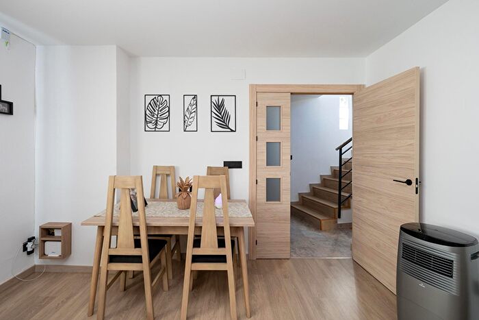 Casas en venta y pisos alquiler - 3