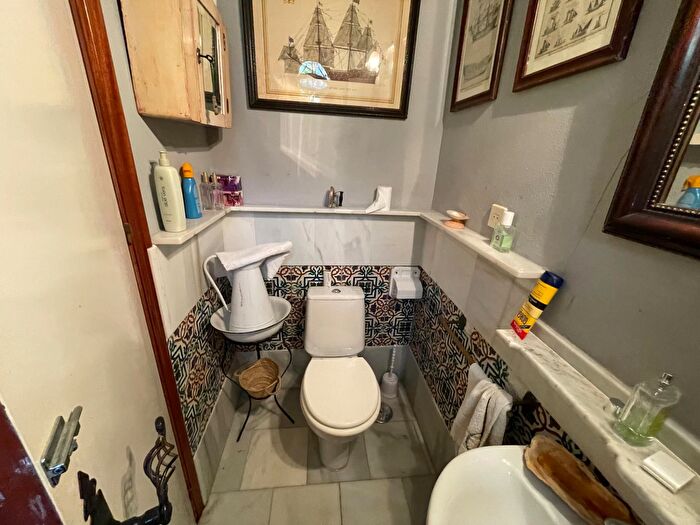 Casas en venta y pisos alquiler - 3