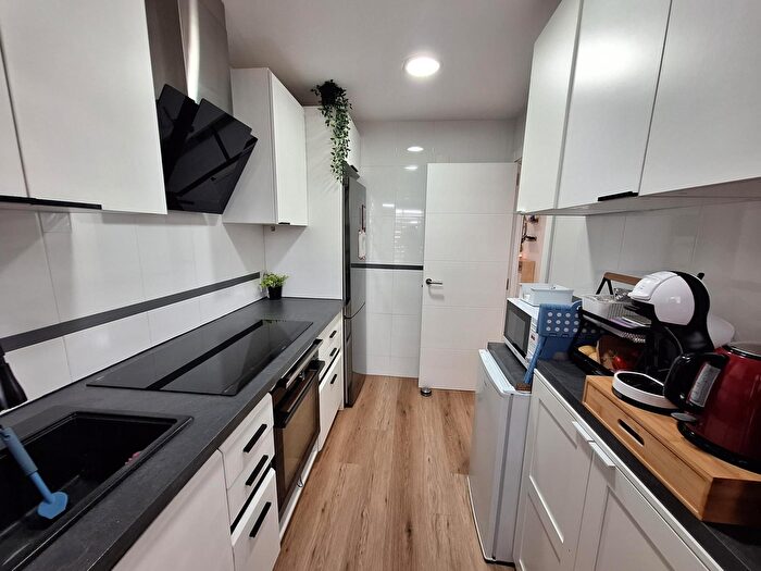 Casas en venta y pisos alquiler - 3