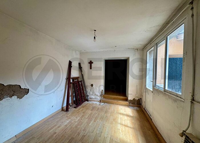 Casas en venta y pisos alquiler - 3