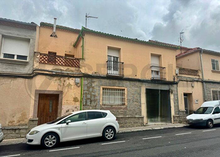Casa en venta en El Carmen, Segovia Capital de 5 habitaciones
