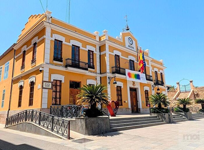 Casas en venta y pisos alquiler - 3