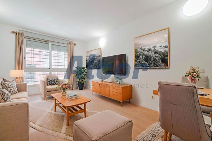 Casas en venta y pisos alquiler - 1