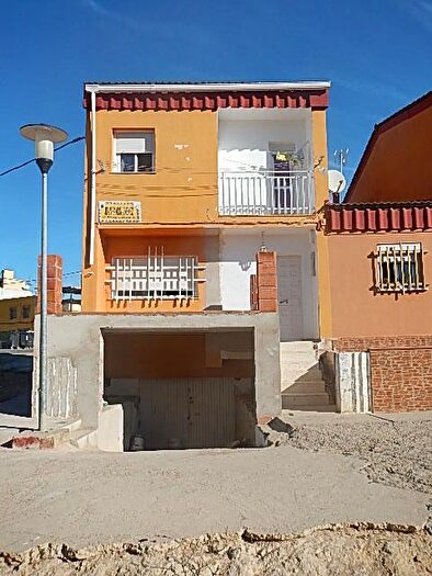 Casas en venta y pisos alquiler - 1