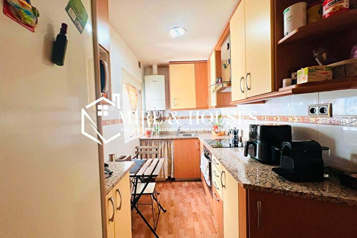 Casas en venta y pisos alquiler - 3