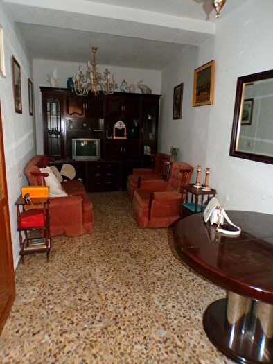 Casas en venta y pisos alquiler - 3