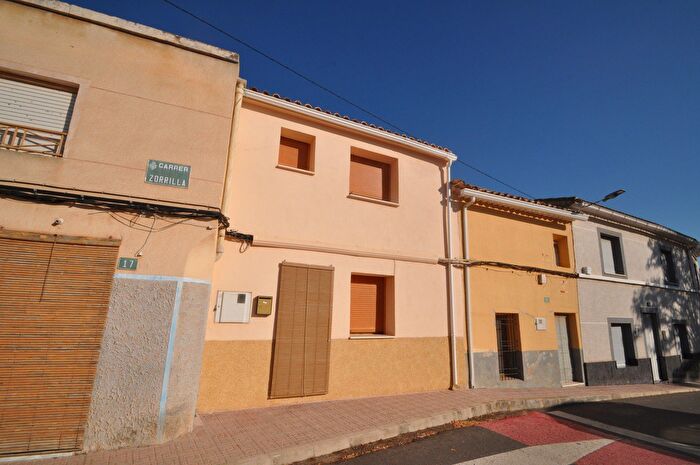 Casa en venta en Monóvar Monòver, Alicante de 4 habitaciones