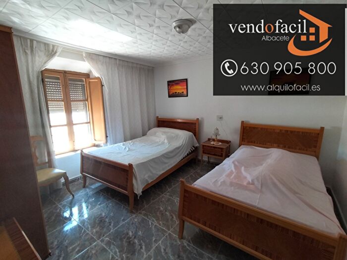 Casas en venta y pisos alquiler - 1