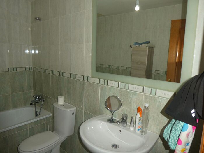 Casas en venta y pisos alquiler - 3