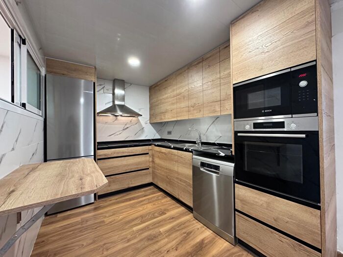 Casas en venta y pisos alquiler - 1