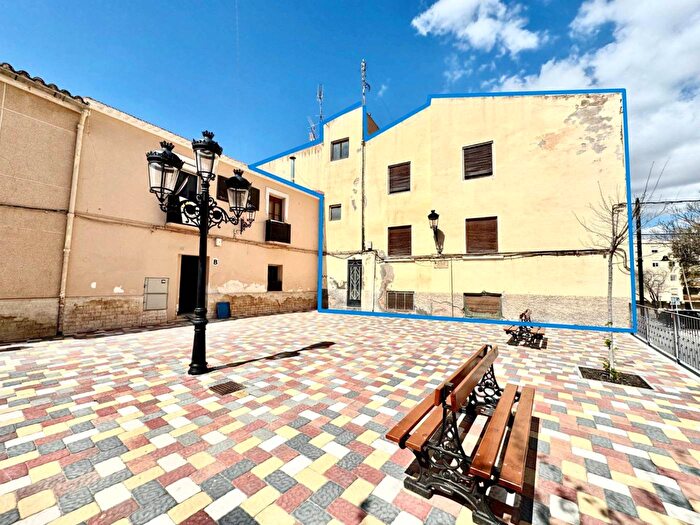 Casas en venta y pisos alquiler - 1