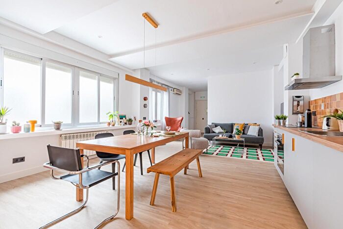 Casas en venta y pisos alquiler - 3