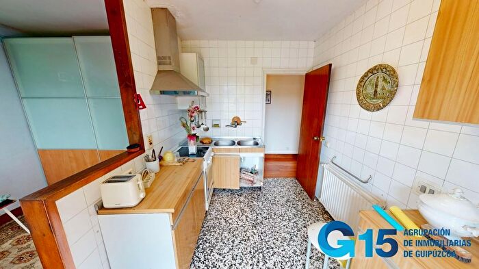 Casas en venta y pisos alquiler - 3