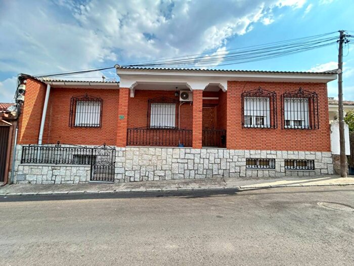 Casas en venta y pisos alquiler - 1