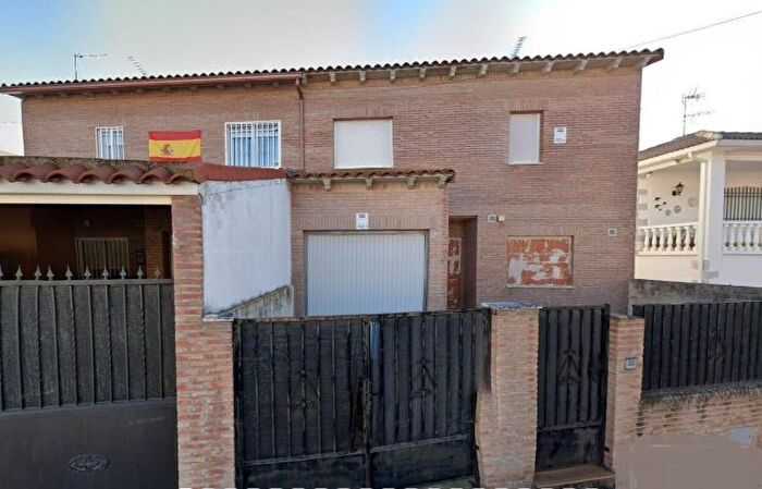 Casas en venta y pisos alquiler - 1