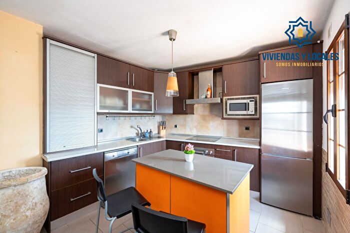 Casas en venta y pisos alquiler - 3