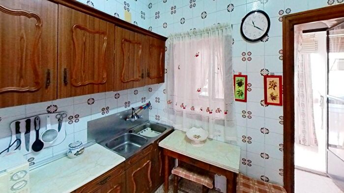 Casas en venta y pisos alquiler - 3