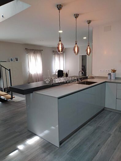 Casas en venta y pisos alquiler - 3