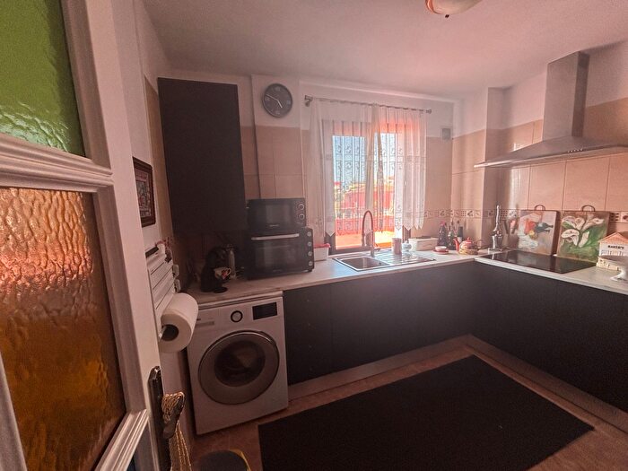 Casas en venta y pisos alquiler - 2