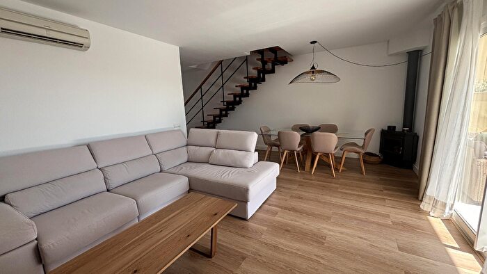 Casas en venta y pisos alquiler - 3