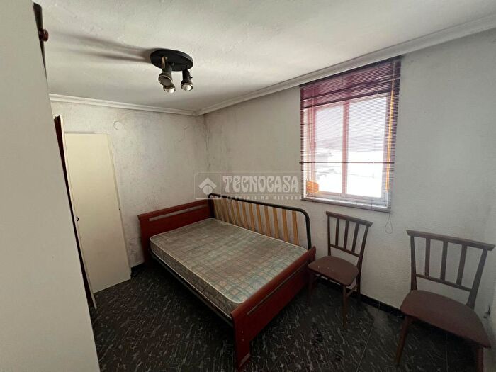 Casas en venta y pisos alquiler - 3